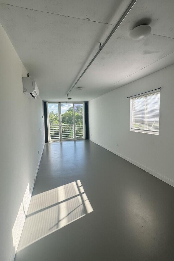 Foto principal - 444-542 SW 3rd Street - 542 SW 3rd St, Unit C3, Miami, FL