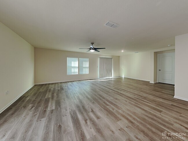 Foto del edificio - 382 Falcon Ridge Rd