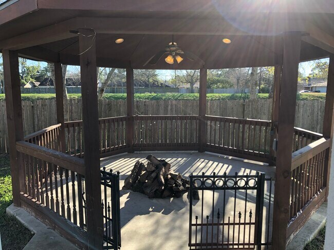 Backyard Patio - 11075 Landsbury Ct