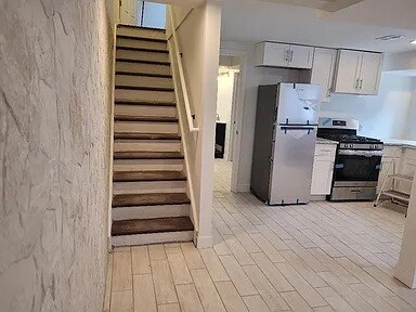 Entrada y cocina - 3082 Norcott Dr