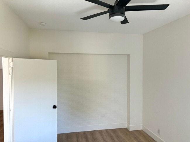 Foto del edificio - 4 Bed 2 Bath in Echo Park with Back Patio