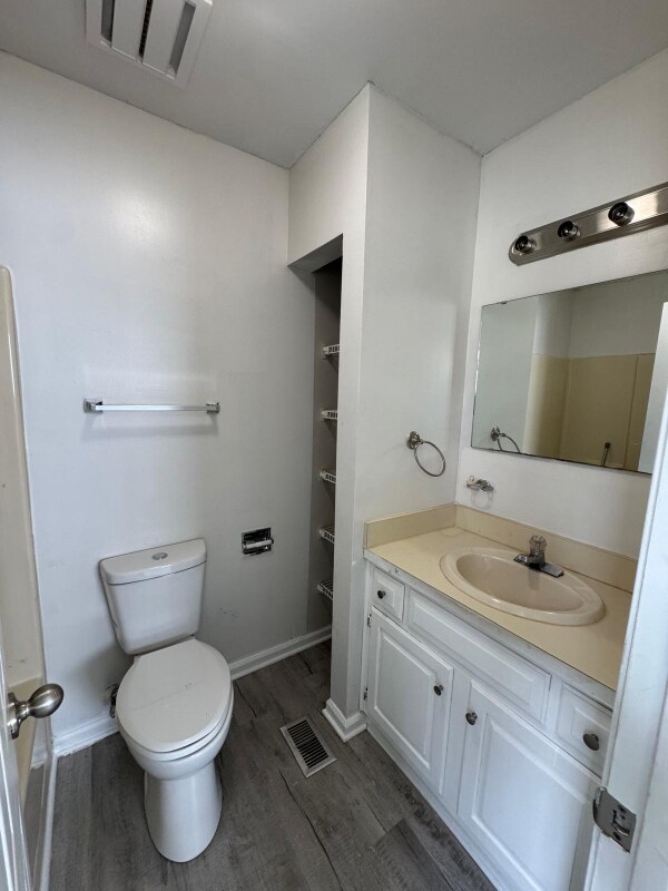 Foto del edificio - 4807 Little River Rd