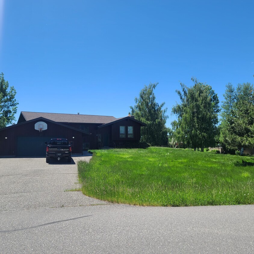 Primary Photo - 31 Annette Park Dr