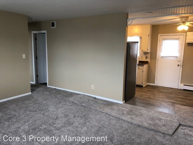 Building Photo - 230 Fairway Dr