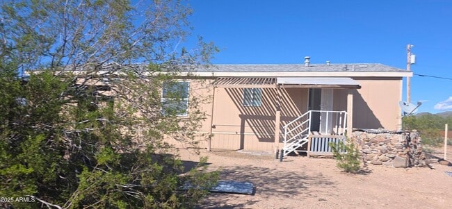 Building Photo - 2209 E Carriage Dr
