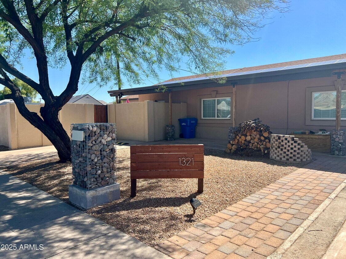 Foto principal - 1321 E Weldon Ave