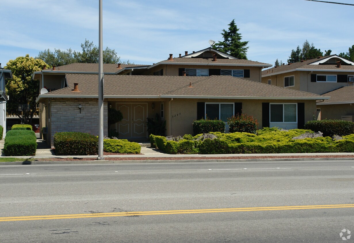 Primary Photo - 3245 Homestead Rd