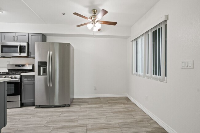 Foto del edificio - Beautiful 2-Bedroom, 2-Bath Condo in Prime Fullerton Location