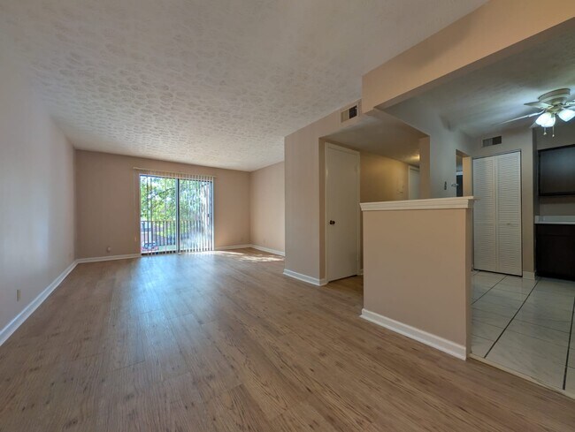 Foto del edificio - 7098 Wildwood Cir