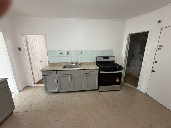 Building Photo - 64 Cottage St