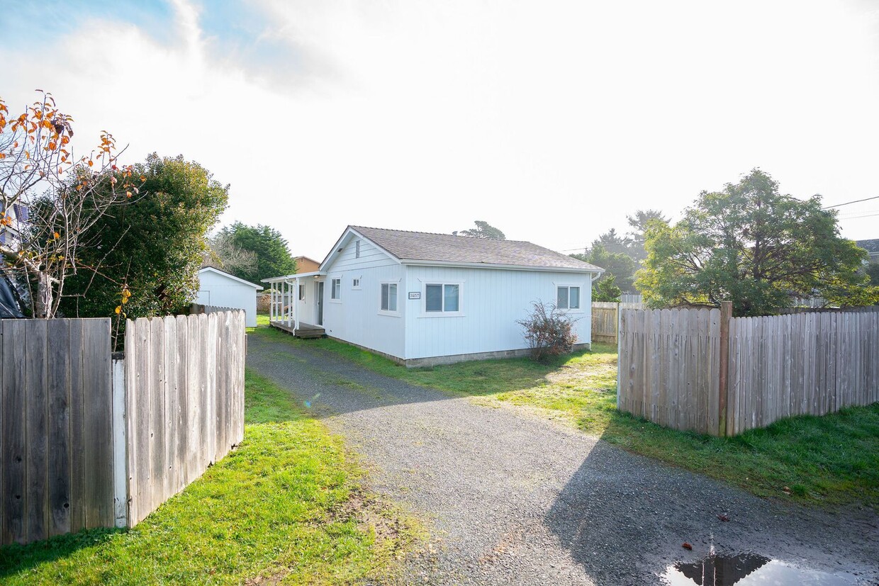 Foto principal - Single Family Home In McKinleyville!