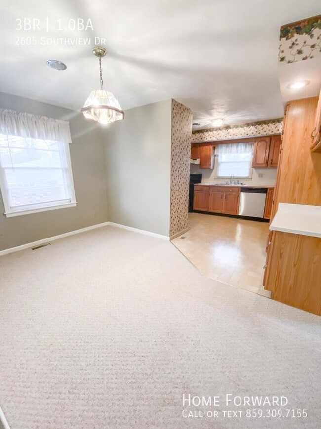 Building Photo - 2605 Southview Dr