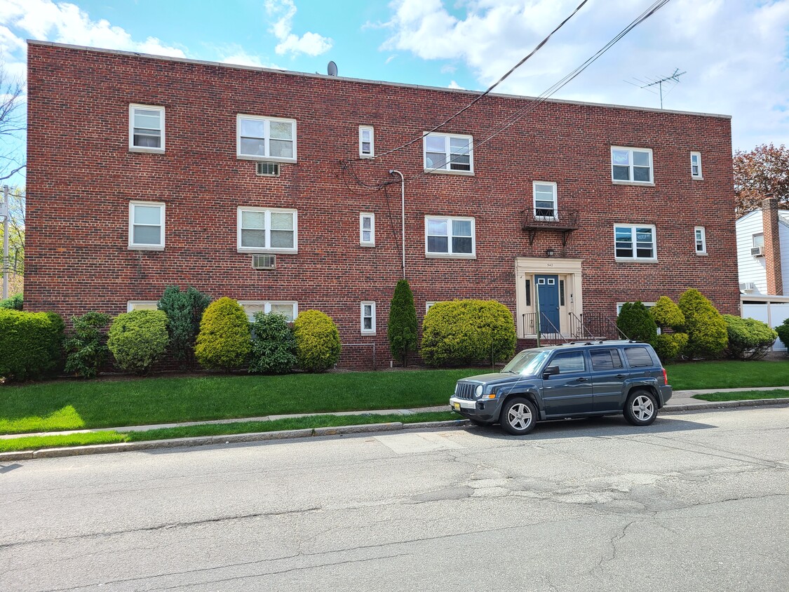 Primary Photo - 35 Elmwood Ave