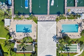 Building Photo - 3224 S Ocean Blvd