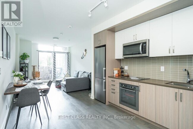 Photo du bâtiment - 1575 Lakeshore Rd W
