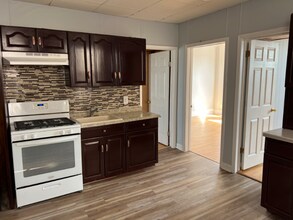 Building Photo - 9 W 17th St