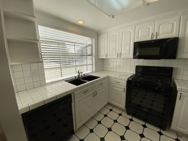 Foto del edificio - 2 Bed Room 2 Bath unit located in the UTC ...