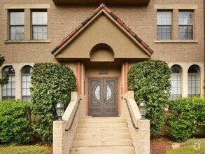 Building Photo - 1704 West Ave