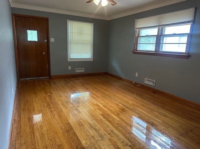 Foto del edificio - 9705 Winkler Dr