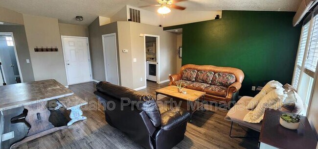 Building Photo - 3654 E Wormwood Ct