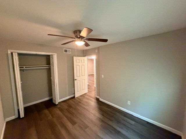 Foto del edificio - Room in Apartment on Gresham Park Dr