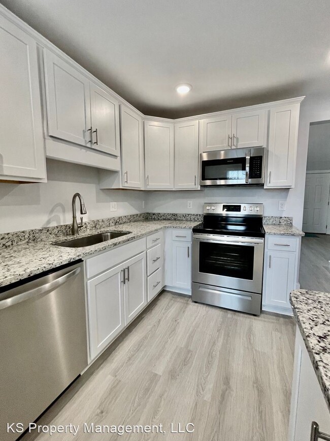 Building Photo - 3 br, 2.5 bath House - 2809 Mercer Dr