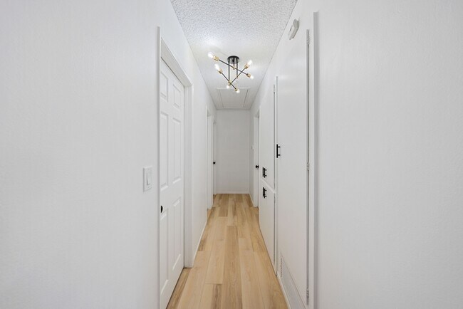 Foto del edificio - 3913 W 178th St