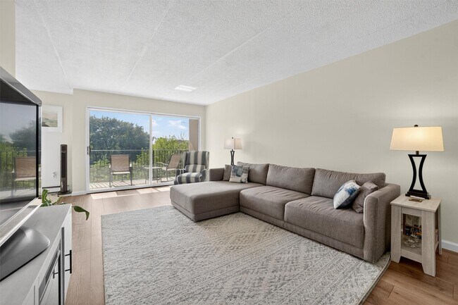 Foto del edificio - 130 Colonial Pkwy