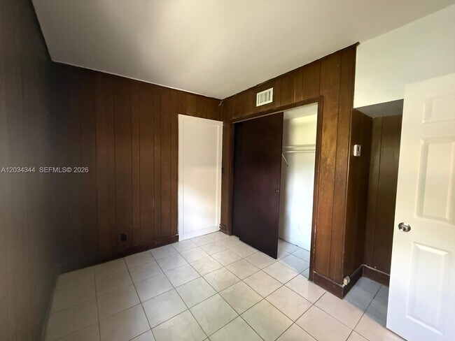 Foto del edificio - 120 NE 7th St