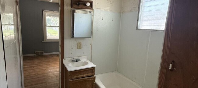 Foto del edificio - 1553 E Walnut St