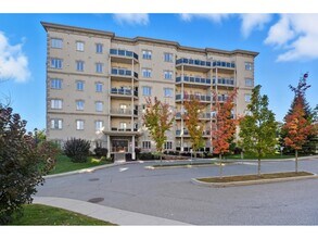 Building Photo - 154 Bd de Lucerne