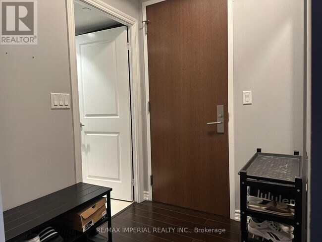 Photo du bâtiment - 386-3386 Yonge St
