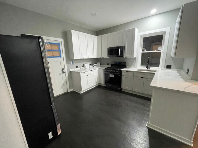 Building Photo - ?? Beautiful 3BR/2BA Single Family Home | ...