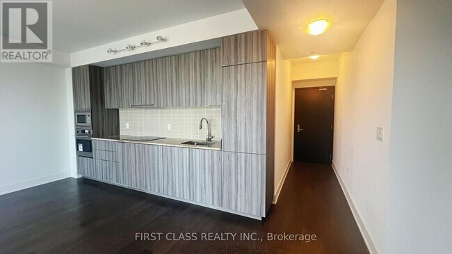 Photo du bâtiment - 955-3955 Bay St.