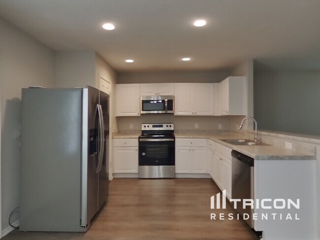 Foto del edificio - 7618 Crestway Ridge