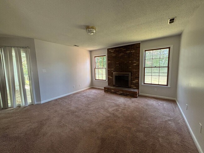 Building Photo - 115 Honey Tree Ct
