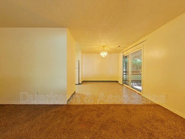 Foto del edificio - 860 SE Lilly Ave