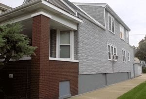 Building Photo - 2200 W Berwyn Ave