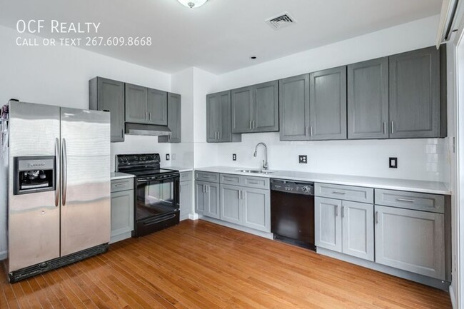 Foto del edificio - Three Bed Washington Square West Townhome