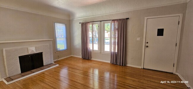 Foto del edificio - Charming Centrally Located Single Story Ho...