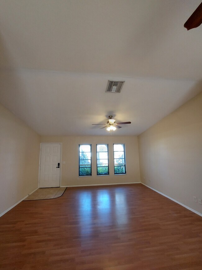 Building Photo - 801 SW 10th Pl