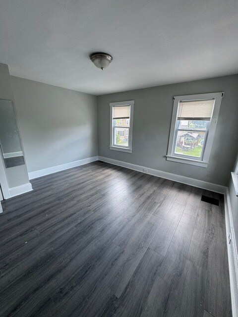 Building Photo - 255 Hollywood Dr