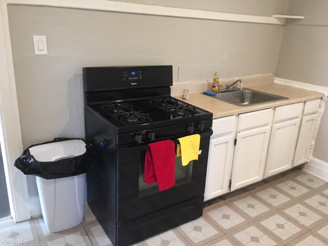 Building Photo - 2 br, 1 bath Duplex - 1312 Chalmers St