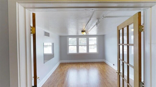 Building Photo - 3441 W Kennedy Blvd