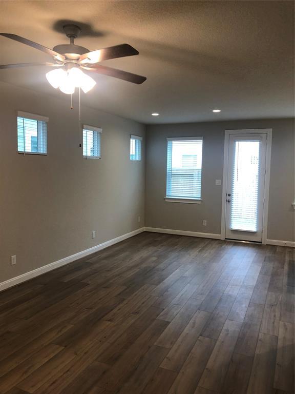 Foto del edificio - 3107 Flower Market Ln