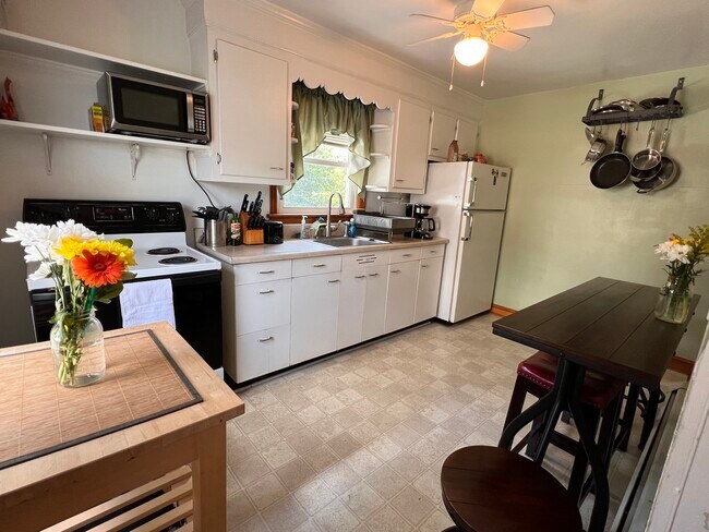 Foto del edificio - 324 Woodland View Dr
