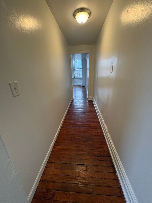 Foto del edificio - Spacious 2nd Floor 1 Bedroom Downtown-York City SD