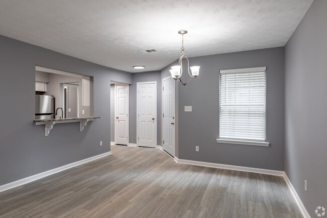 Interior Photo - Briar Hill 563