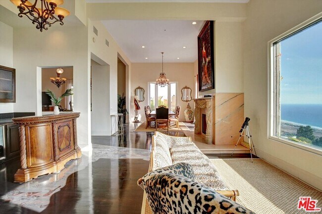 Foto del edificio - 5805 Foxview Dr