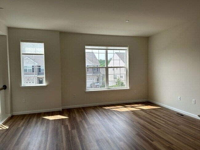 Foto del edificio - Experience comfortable living at this thre...